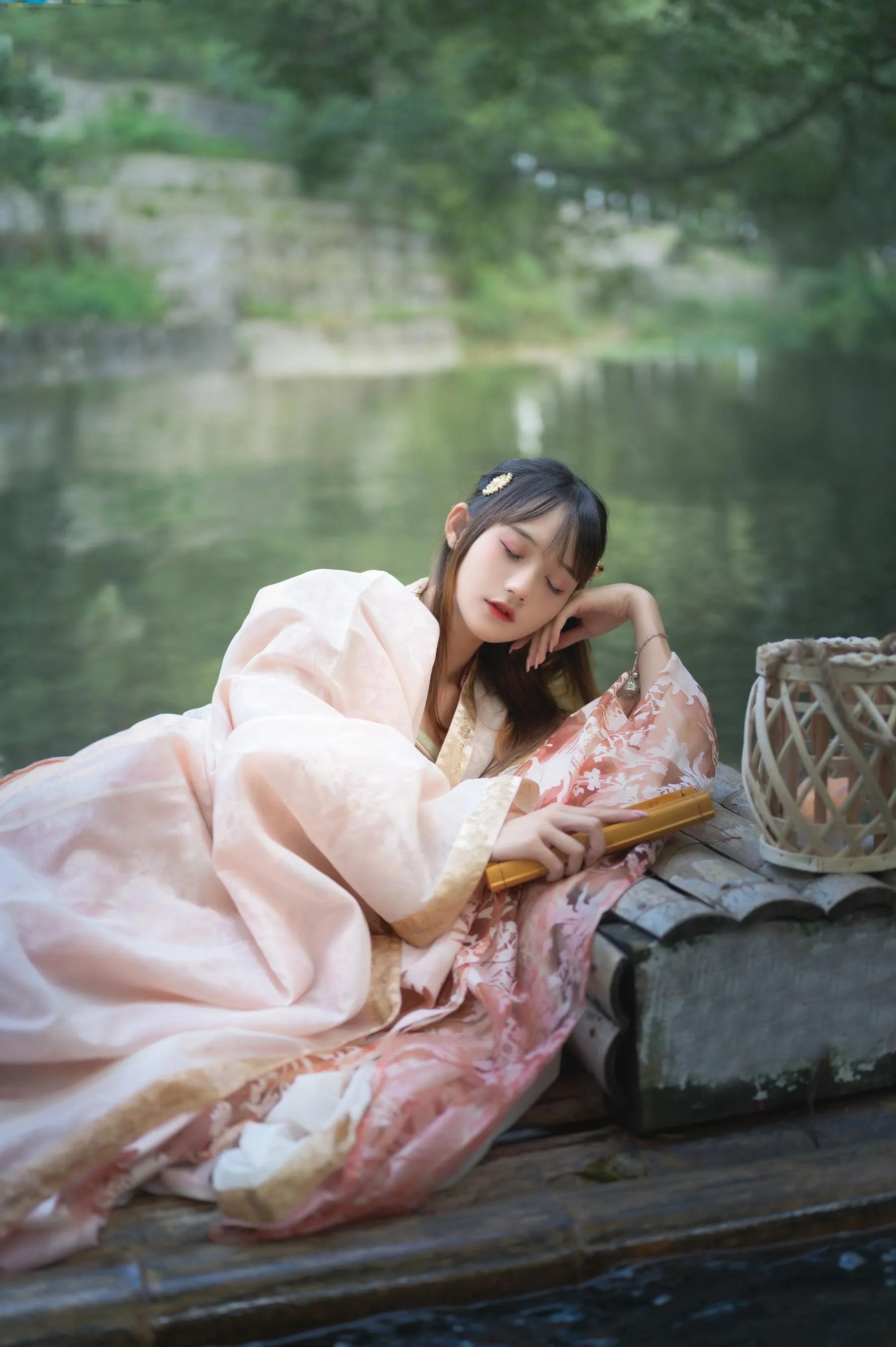 [YITUYU艺图语]2022.07.09 烟雨江南 兔子Zzz不吃胡萝卜 [27P]插图6